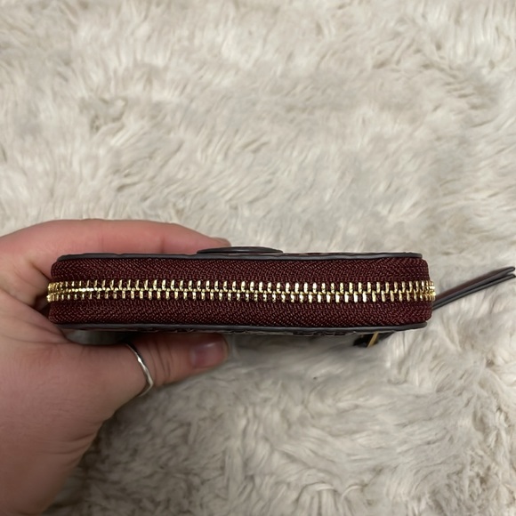 ✨ Tory Burch Leather Bi-Fold Wallet✨ - Picture 8 of 16